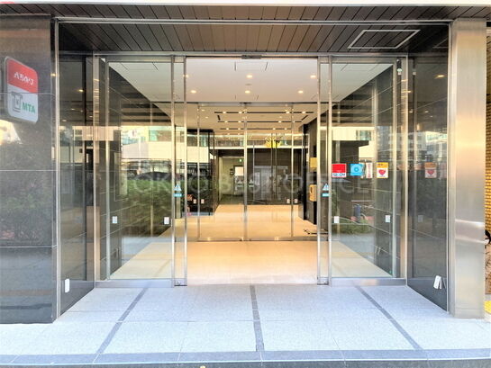 ビルエントランス