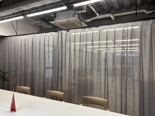 会議室（カーテンクローズ）