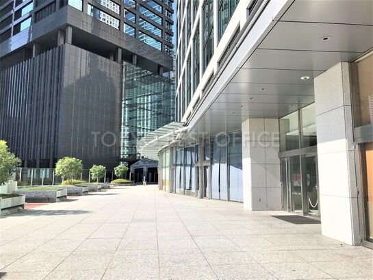 ビル敷地内風景②