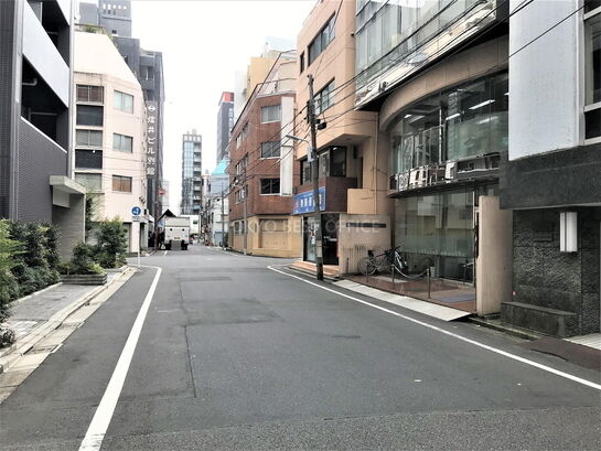 ビル周辺風景①