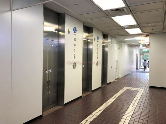 エレベーターホール①