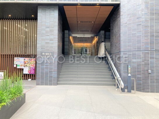 市ヶ谷ビル　エントランス