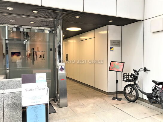 ビルエントランス②