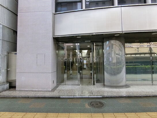 ビルエントランス