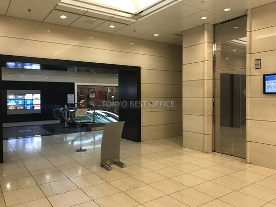 エレベーターホール①