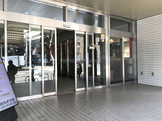 ビルエントランス