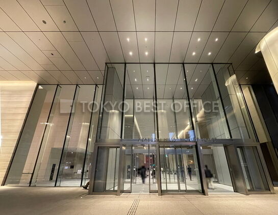 外苑東通り側エントランス