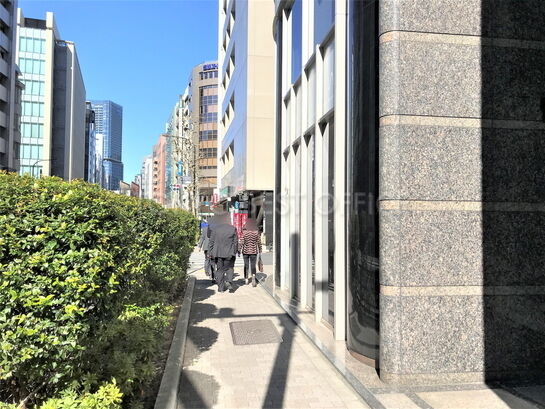 ビル周辺風景①