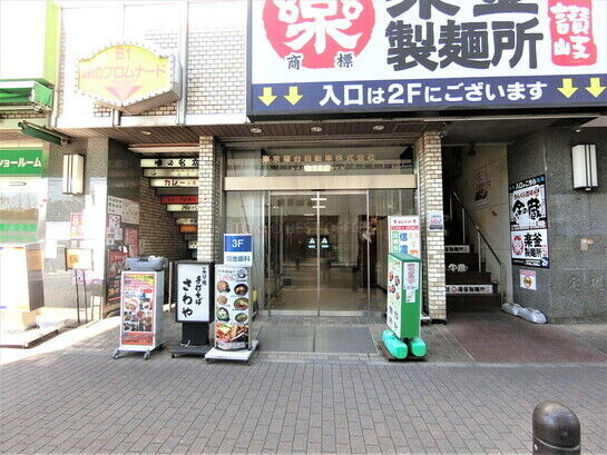 ビルエントランス