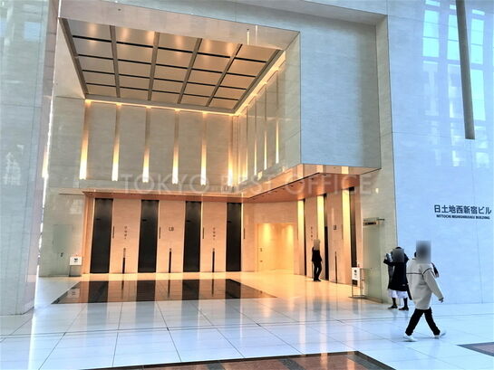 エレベーターホール①