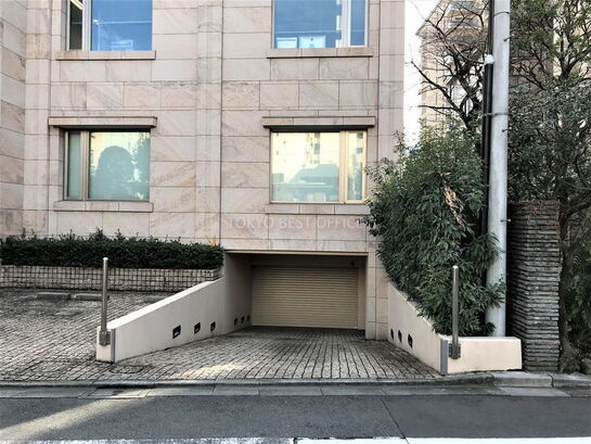 駐車スペース入り口