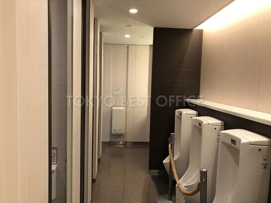 8階男子トイレ①