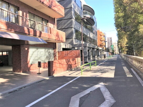 ビル周辺風景①