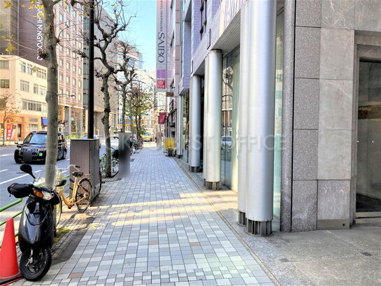 ビル周辺風景①