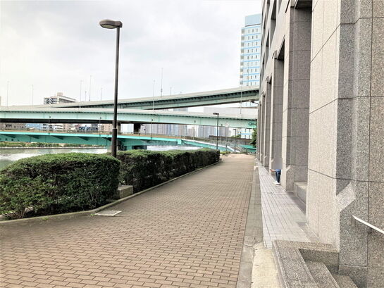 ビル周辺風景③