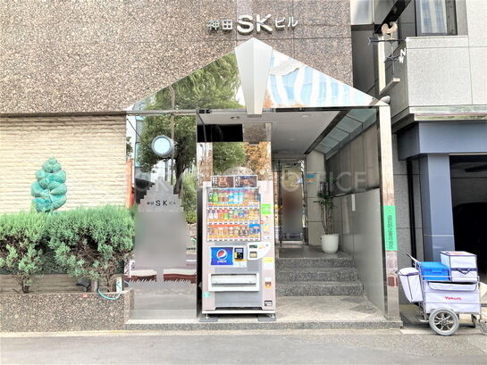 ビルエントランス