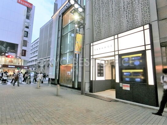 ビルエントランス周辺①