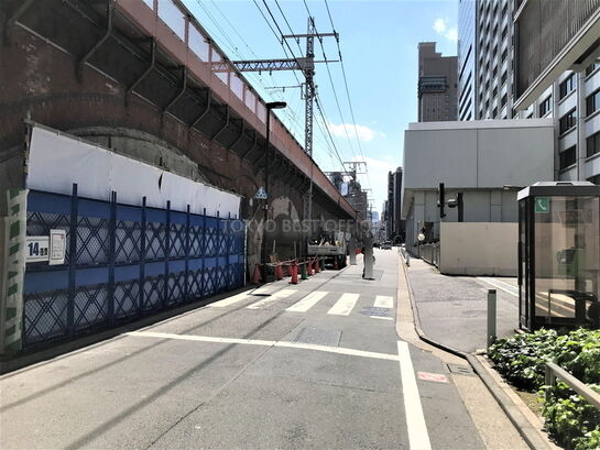 ビル周辺風景①