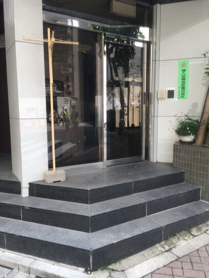 シガラキビル　エントランス