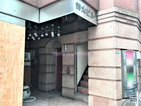 ビルエントランス