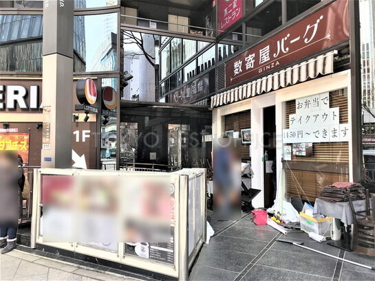 ビルエントランス