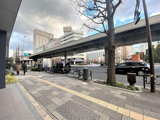 ビル周辺風景①