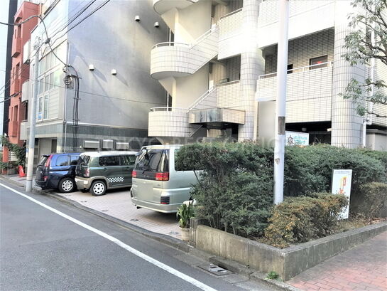 ビルエントランス①