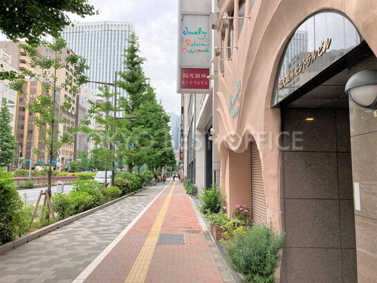 ビル周辺風景①