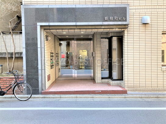 ビルエントランス