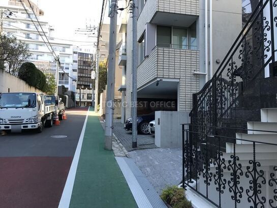 ビル周辺風景①