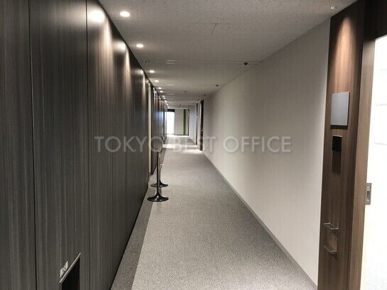 8階共用部廊下①