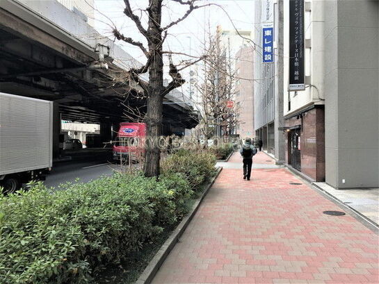 ビル周辺風景①