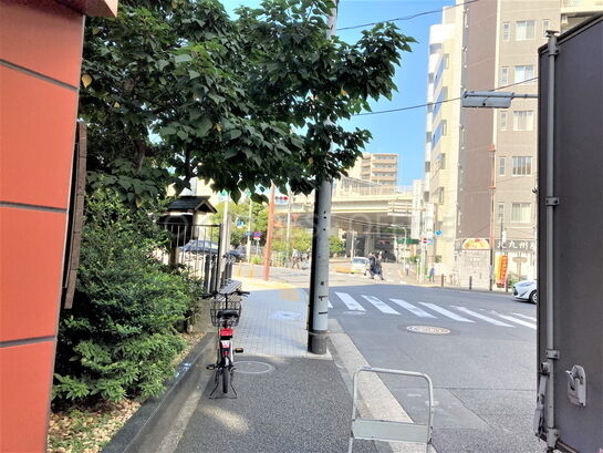 ビル周辺風景①