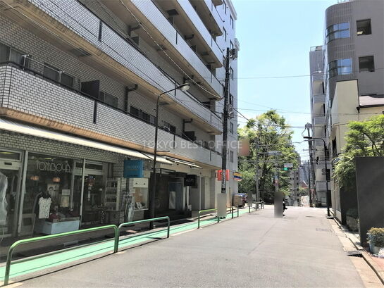 ビル周辺風景①