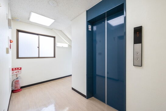 エレベーターホール(5階)