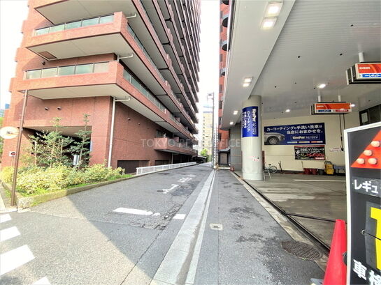 １階ガソリンスタンド周辺