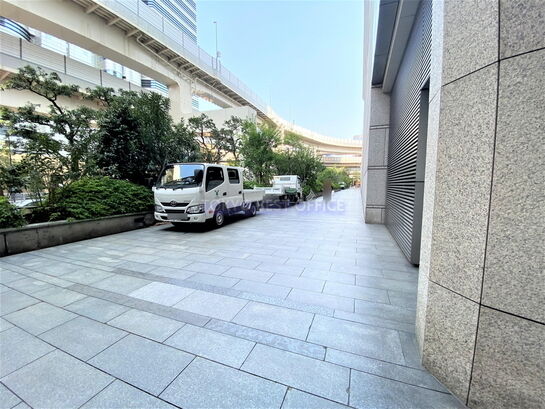 ビル敷地内風景⑨