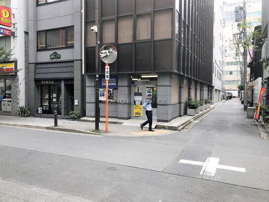 ビル周辺風景①