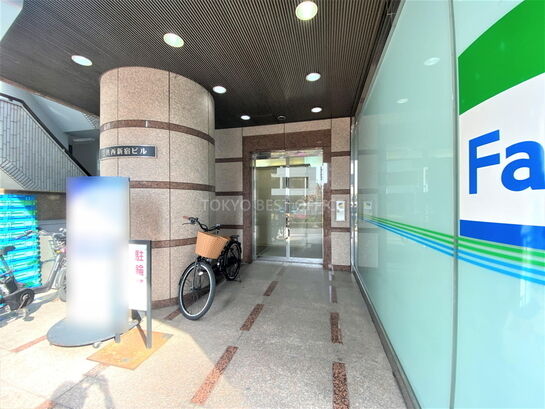 ビルエントランス