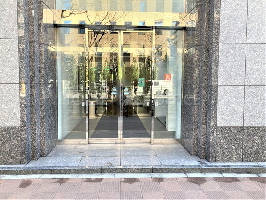 ビルエントランス