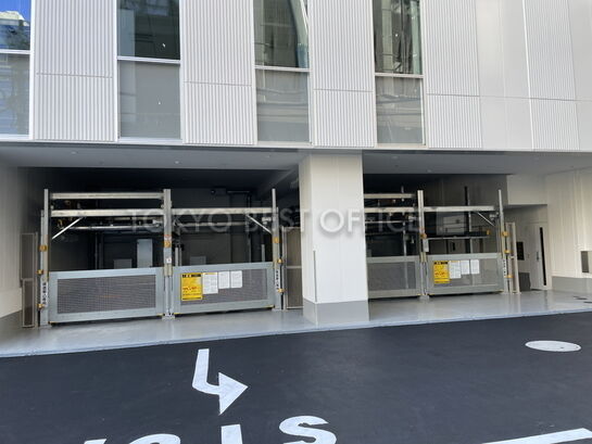 駐車場(機械式12台・身障者用平置1台・荷物用平置1台)