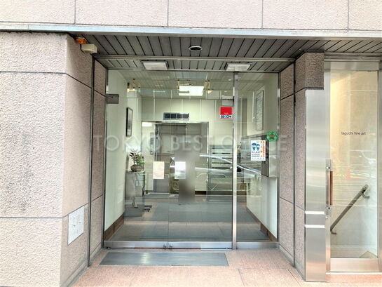 ビルエントランス