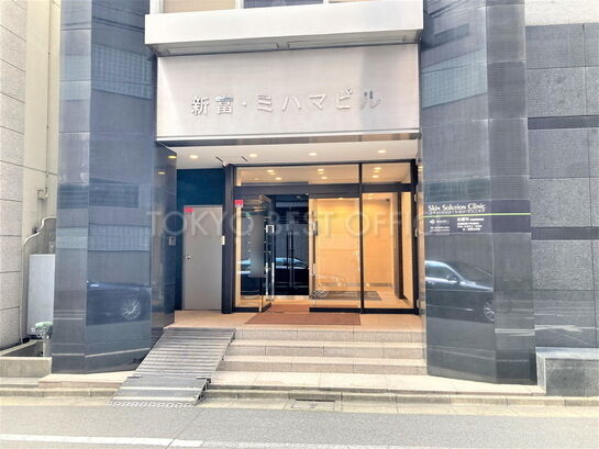 ビルエントランス①