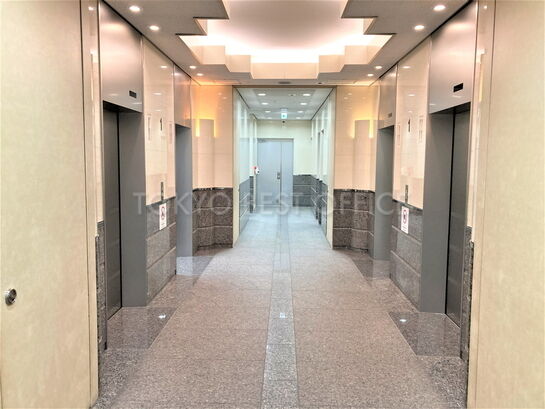 エレベーターホール①