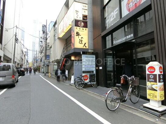 ビル周辺風景①