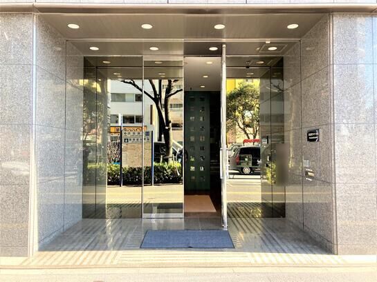 ビルエントランス