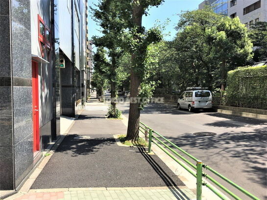 ビル周辺風景①