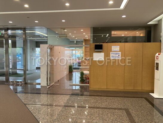 館内のカフェ入口