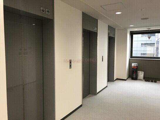 5階エレベーターホール