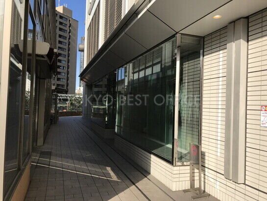 ビル敷地内風景①